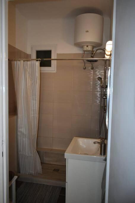 Kenyelmes Lakas Jo Helyen Apartment Будапеща Екстериор снимка